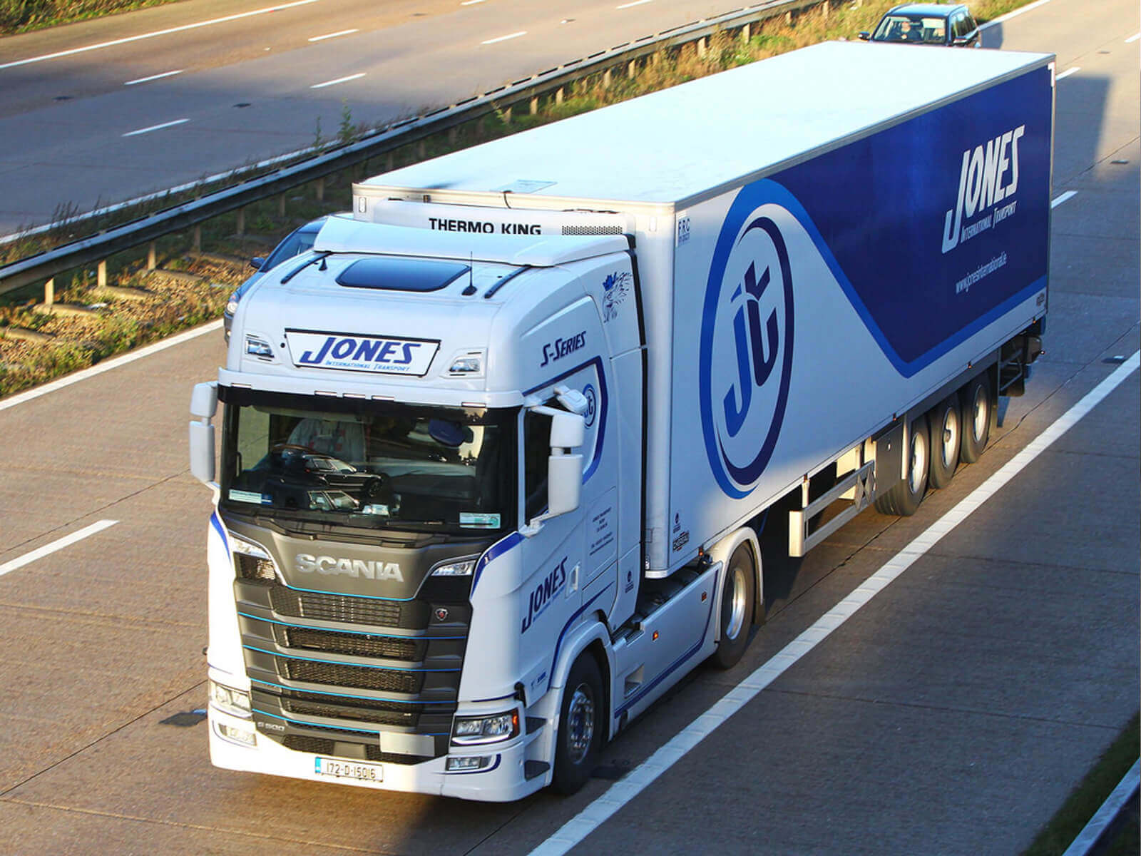 Jones International Transport Tracking & Fleet Management